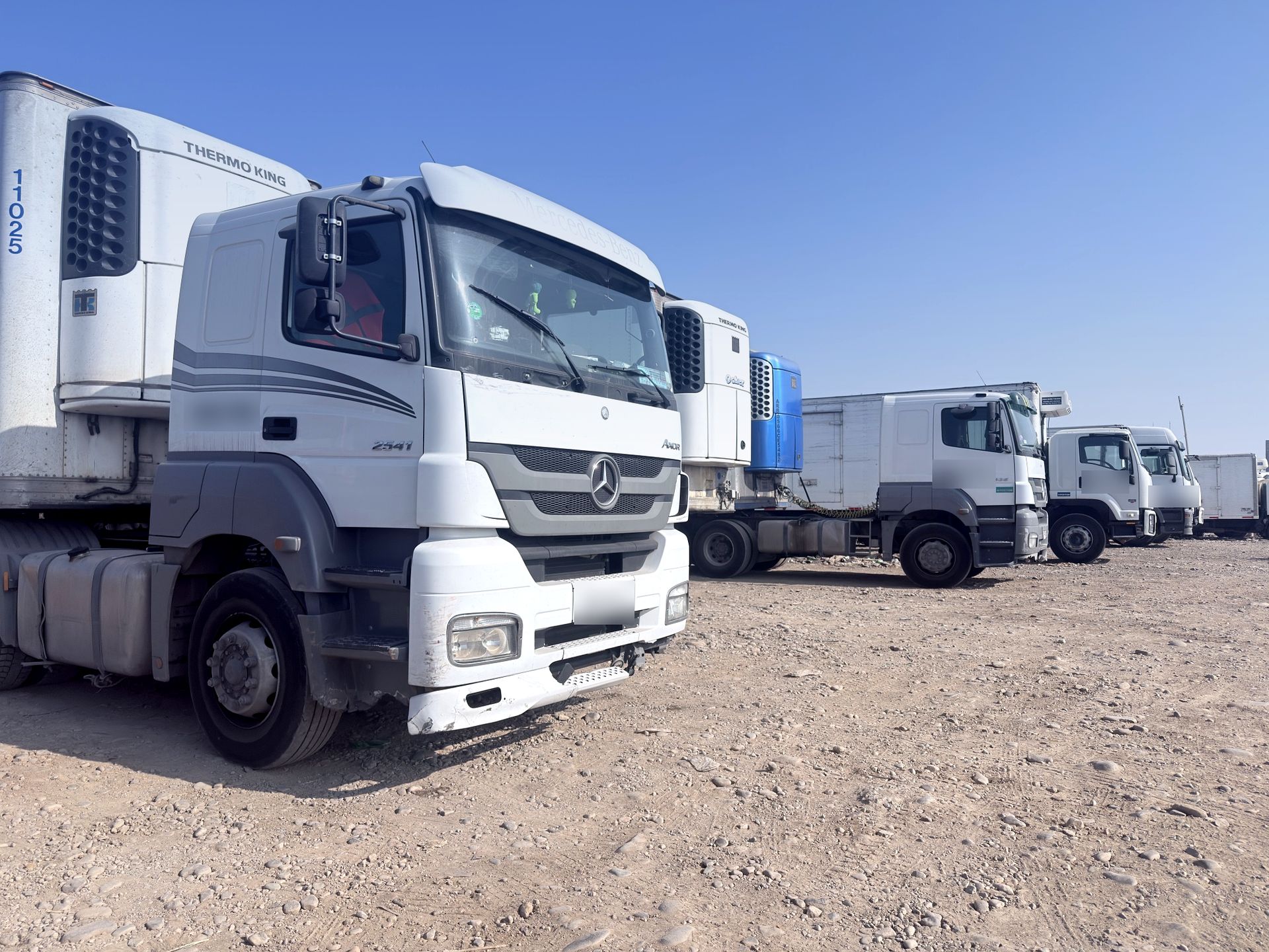 Rampla refrigerada Thermo King y tractocamión Mercedes-Benz